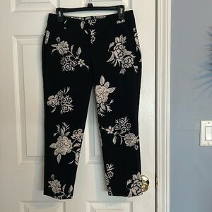 Old Navy Black and White Floral pants size 4 petite!